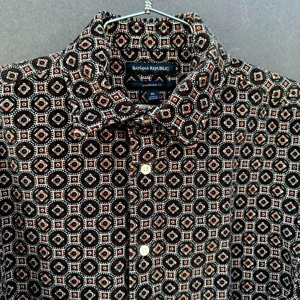 Banana Republic, men’s long sleeve patterned fine whale corduroy shirt.